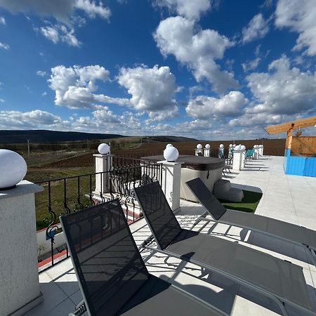 Danelis Hotel Edelény Eksteriør billede