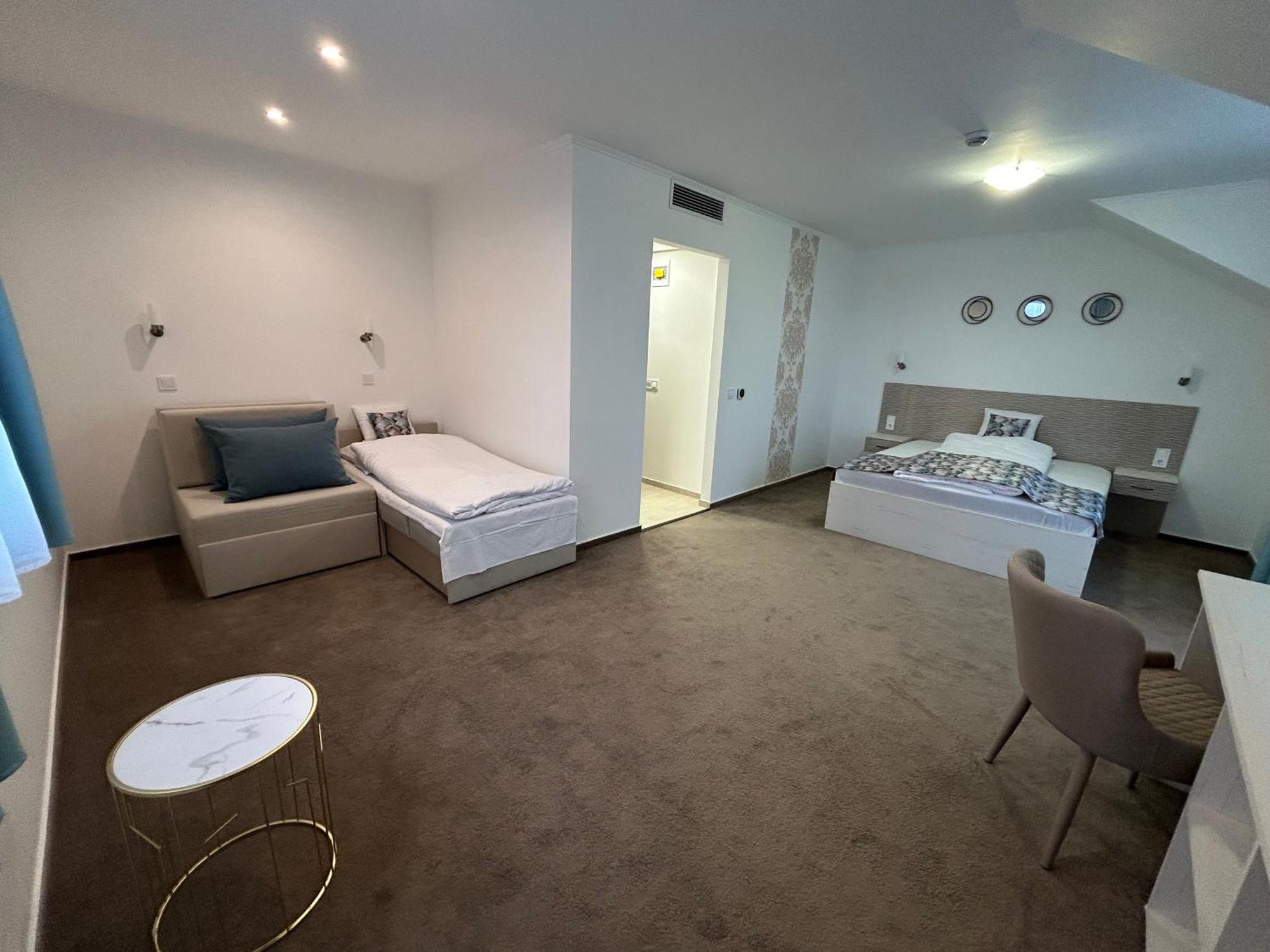 Danelis Hotel Edelény Eksteriør billede