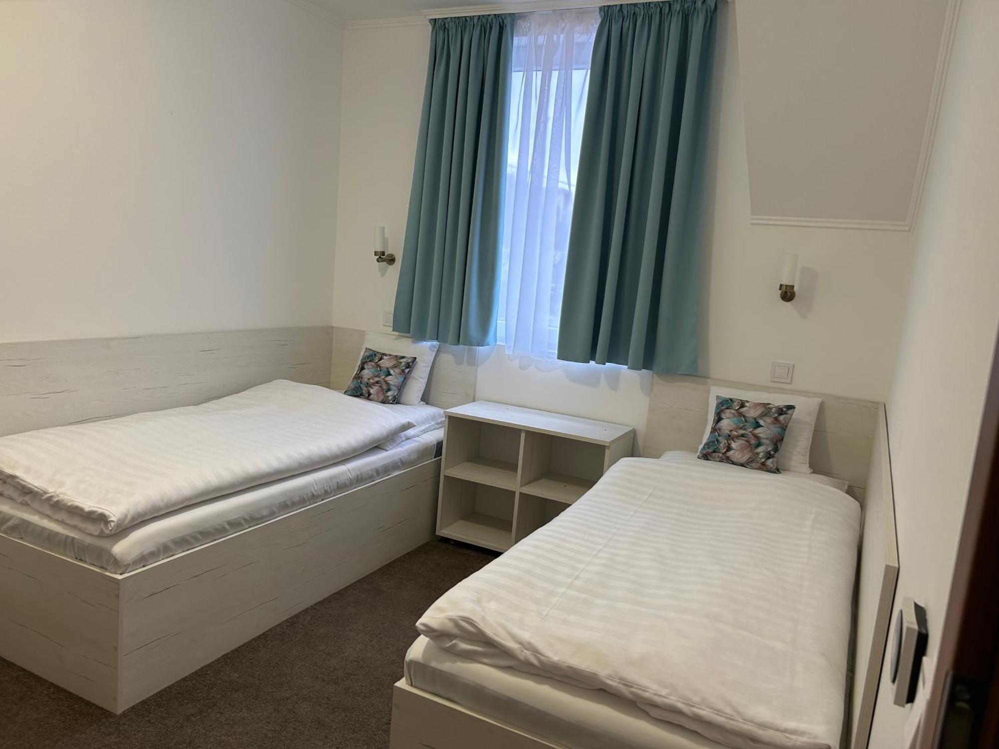Danelis Hotel Edelény Eksteriør billede