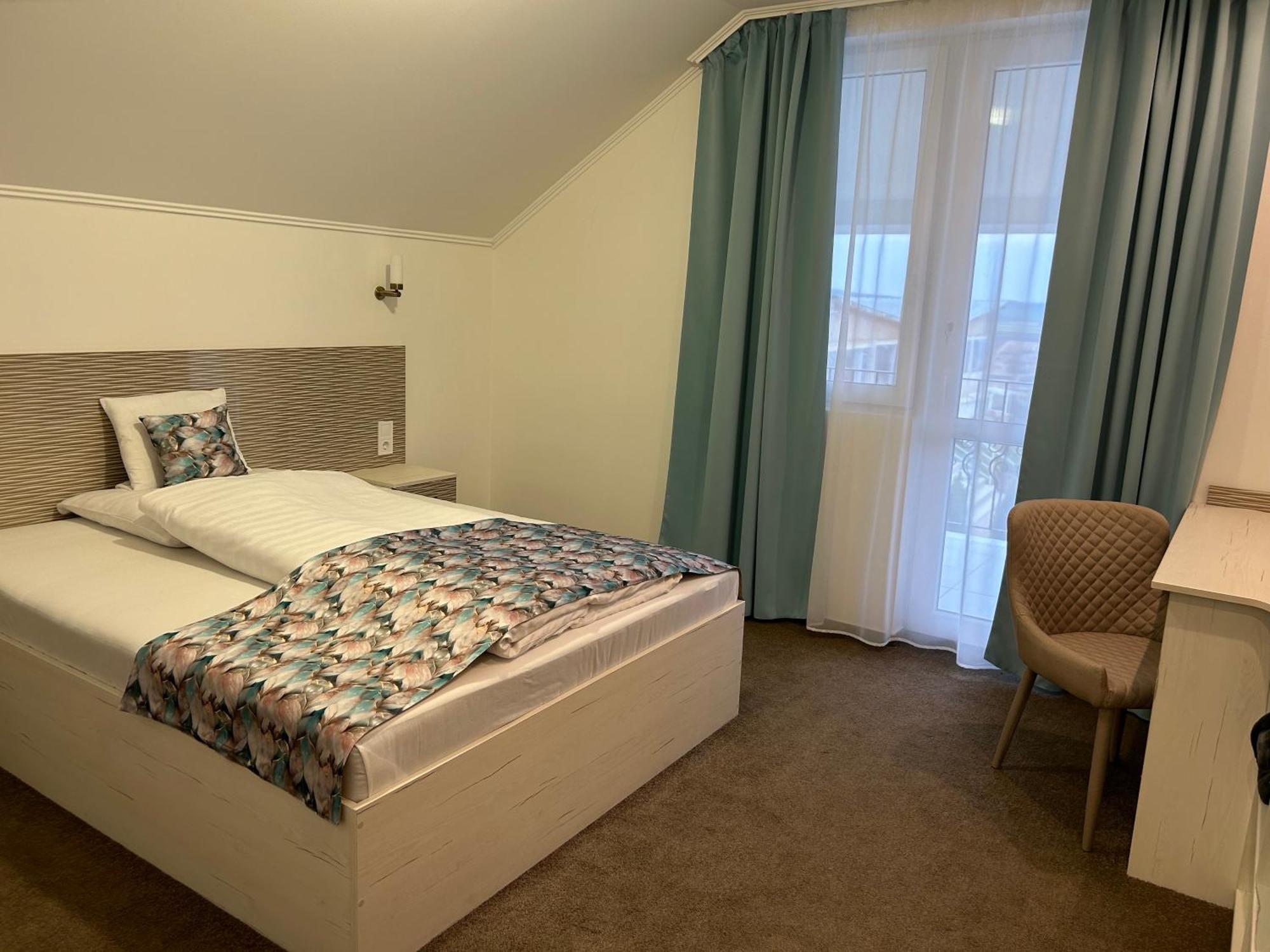 Danelis Hotel Edelény Eksteriør billede