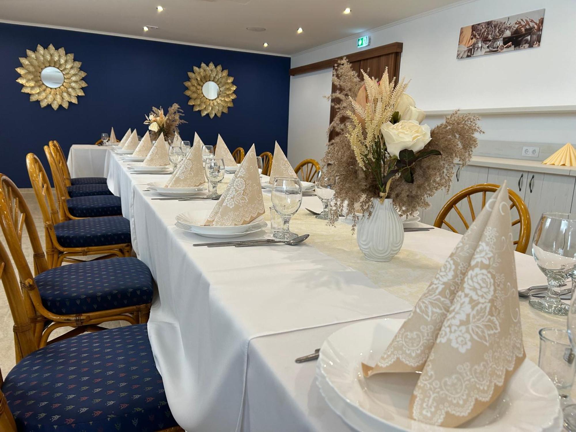Danelis Hotel Edelény Eksteriør billede