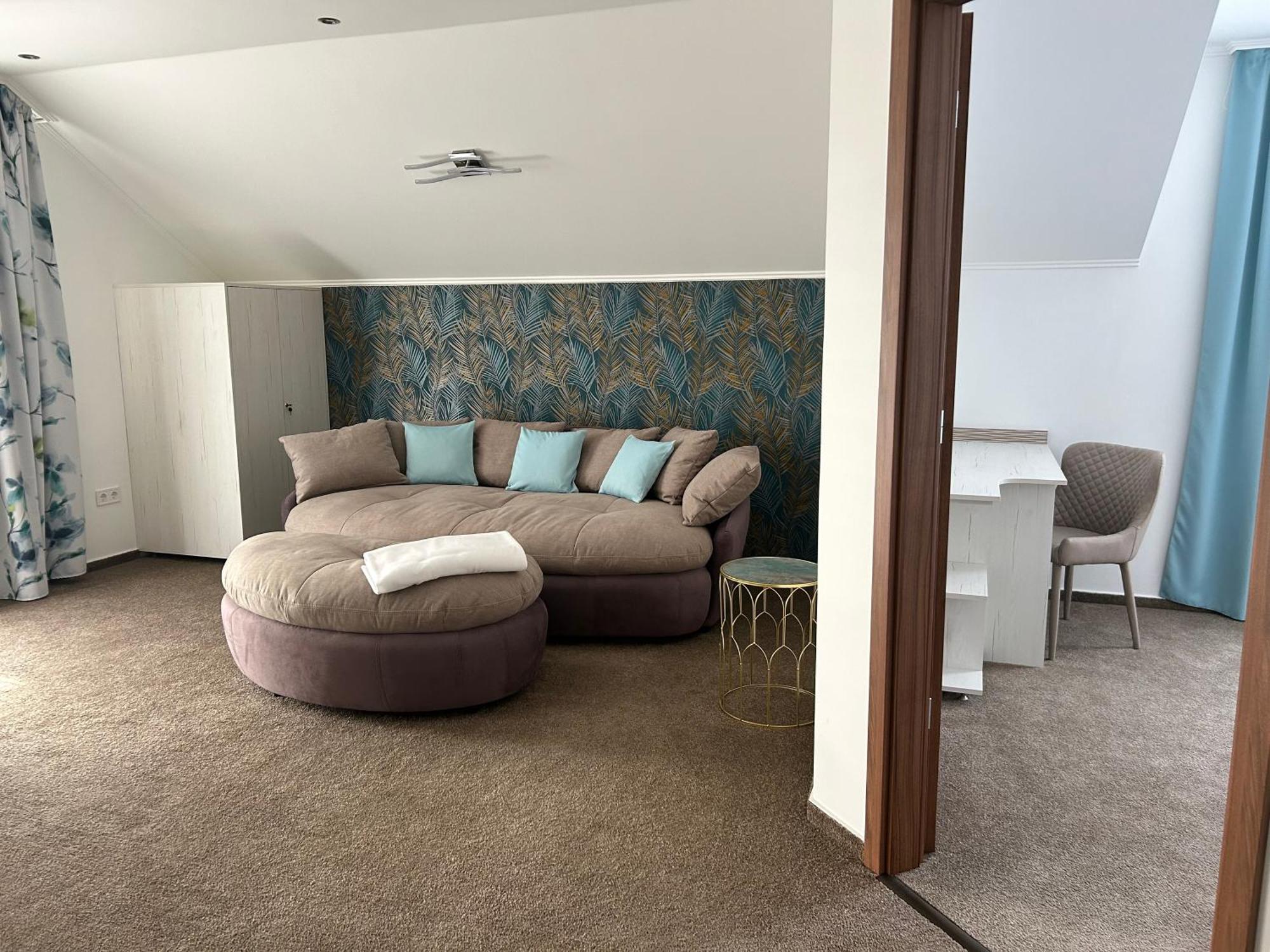 Danelis Hotel Edelény Eksteriør billede