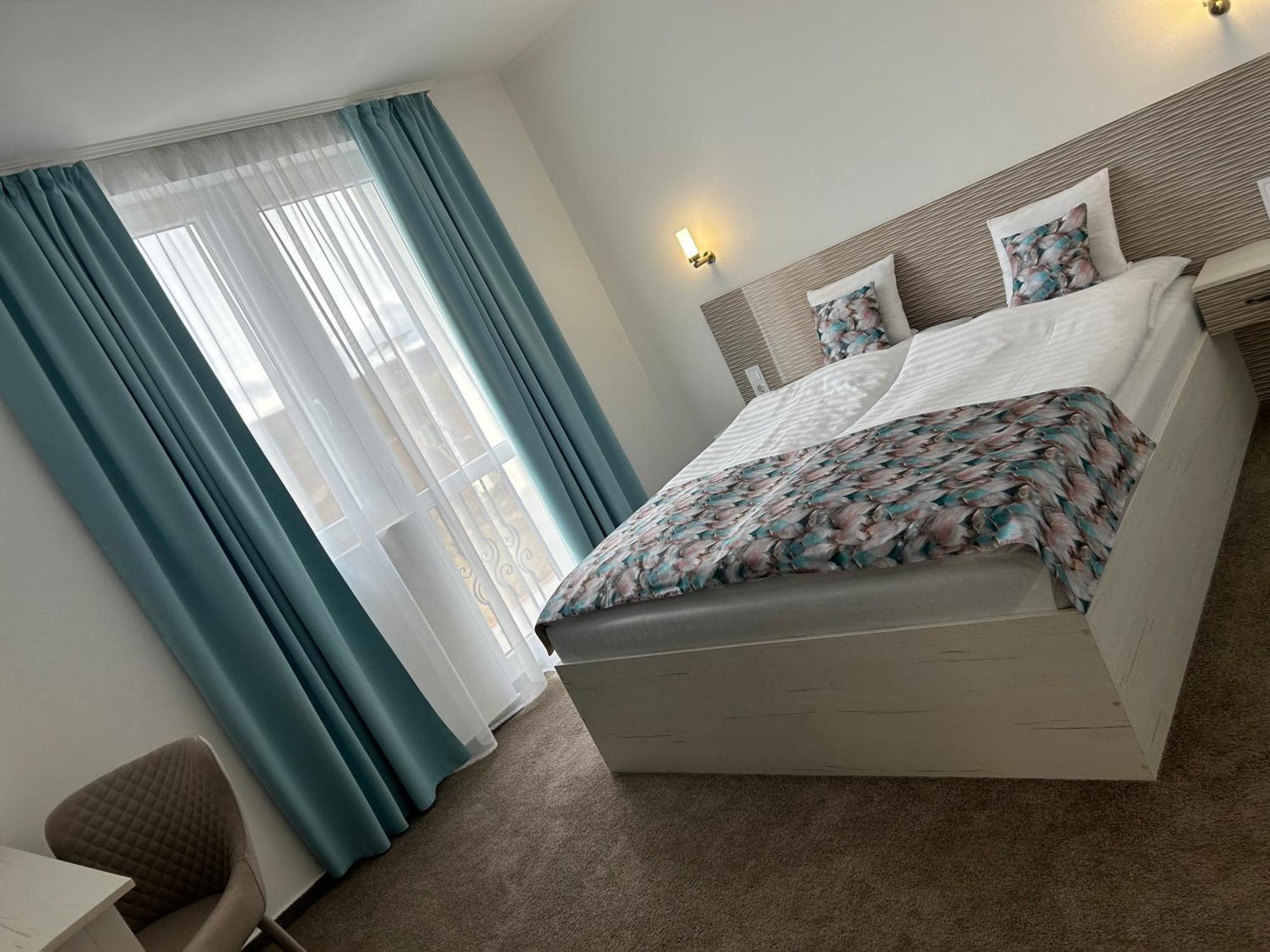 Danelis Hotel Edelény Eksteriør billede