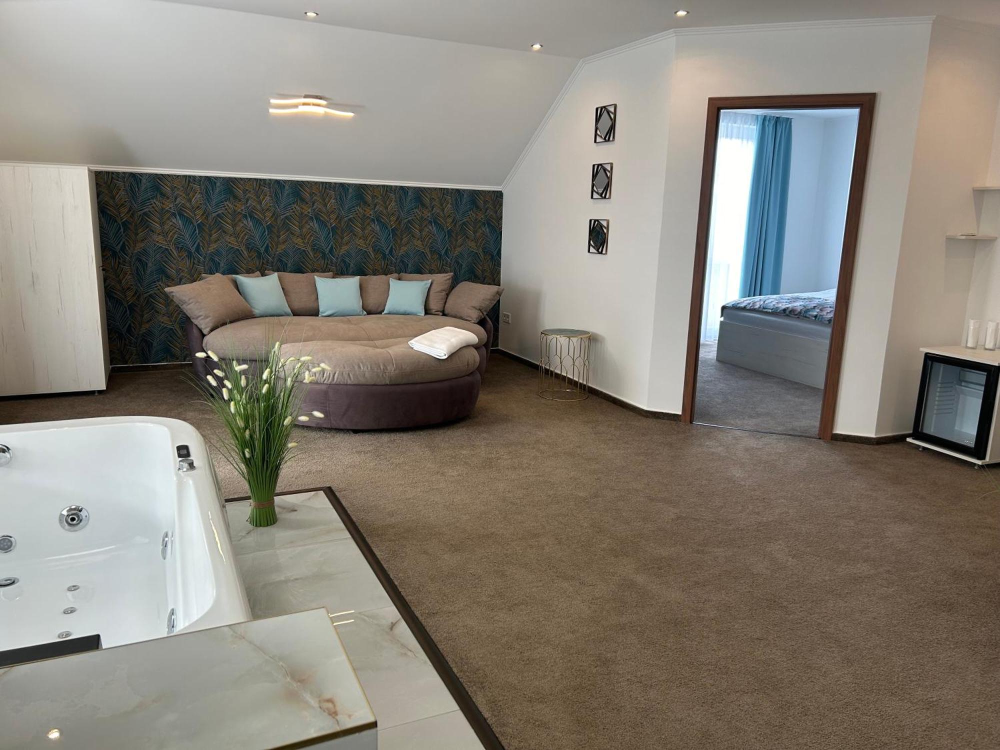 Danelis Hotel Edelény Eksteriør billede