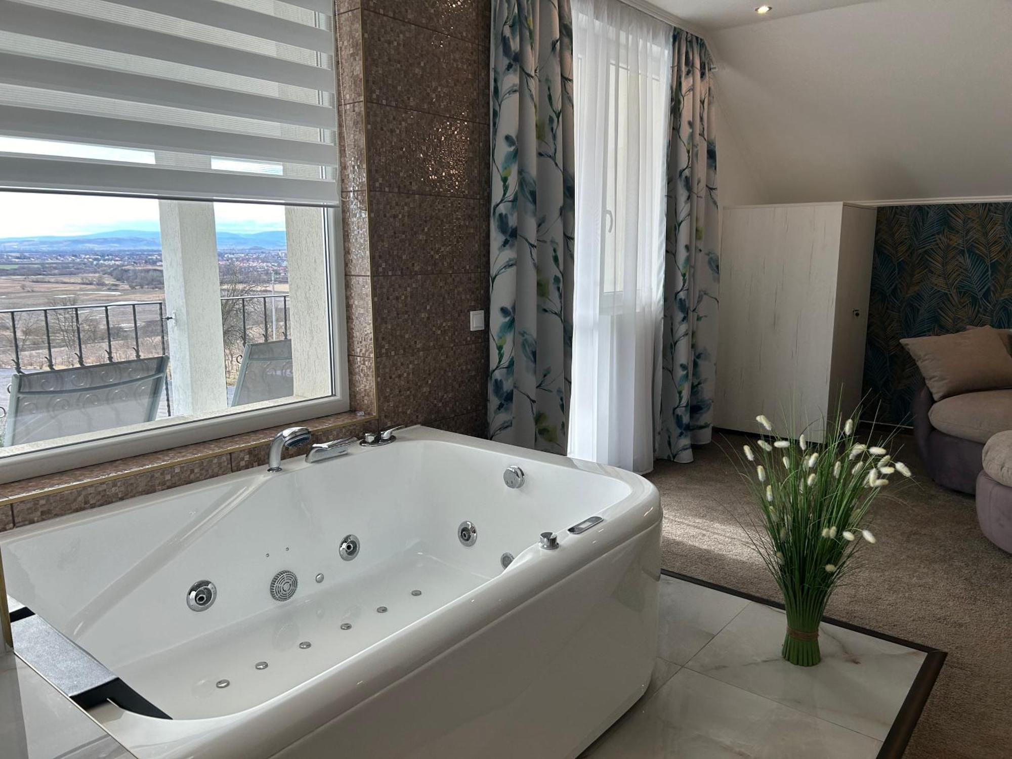 Danelis Hotel Edelény Eksteriør billede