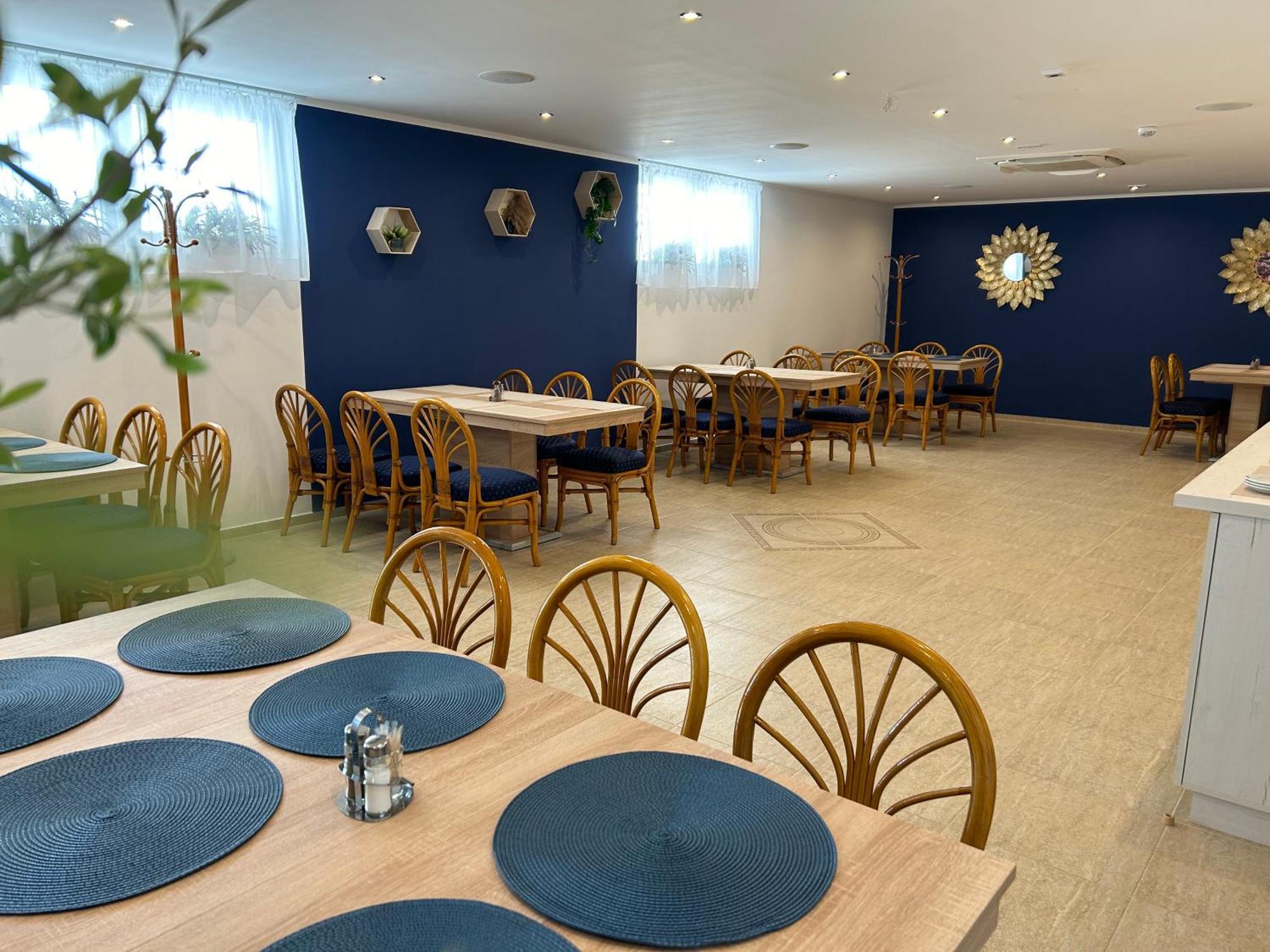 Danelis Hotel Edelény Eksteriør billede