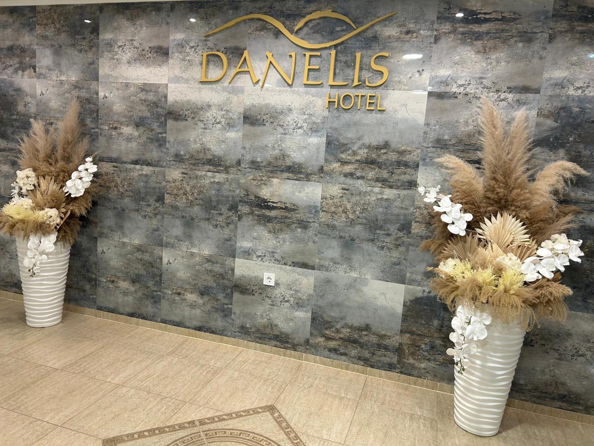 Danelis Hotel Edelény Eksteriør billede