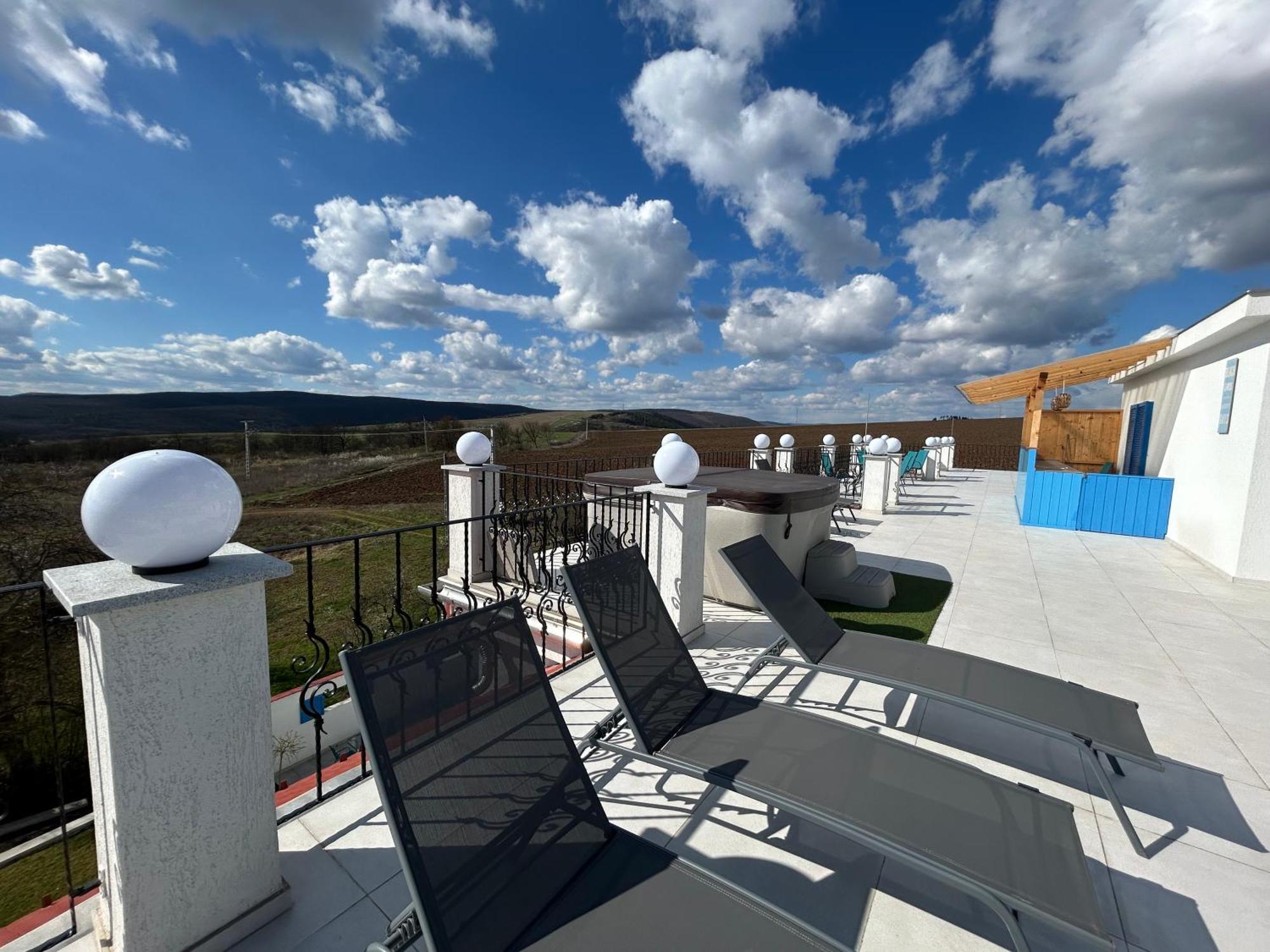 Danelis Hotel Edelény Eksteriør billede